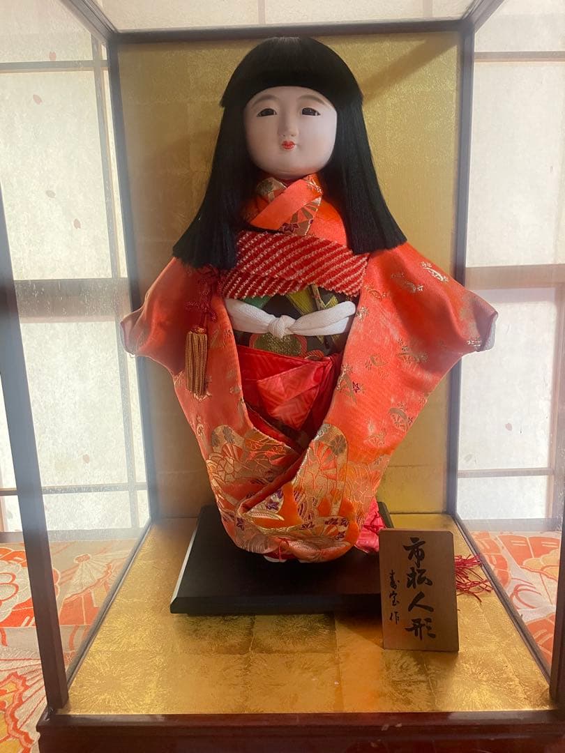 レトロ伝統的な可愛い女の子　市松人形 オレンジ着物 黒髪ガラスケース入り