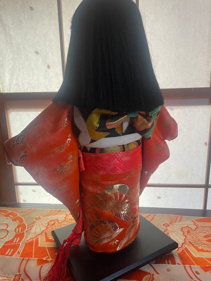 レトロ伝統的な可愛い女の子　市松人形 オレンジ着物 黒髪ガラスケース入り