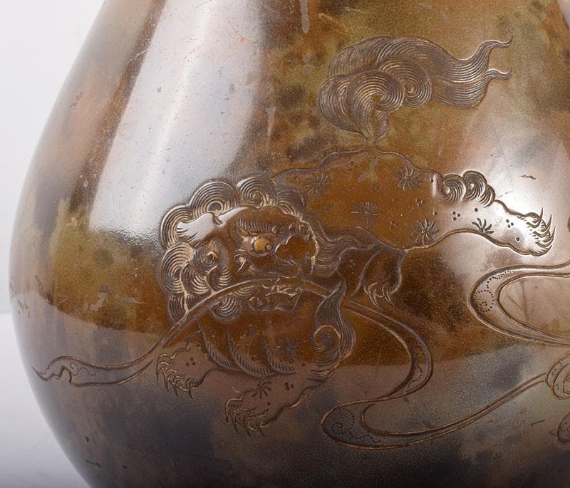 金工　省雲刻　古銅製　玉獅子雕　花瓶　M R3734