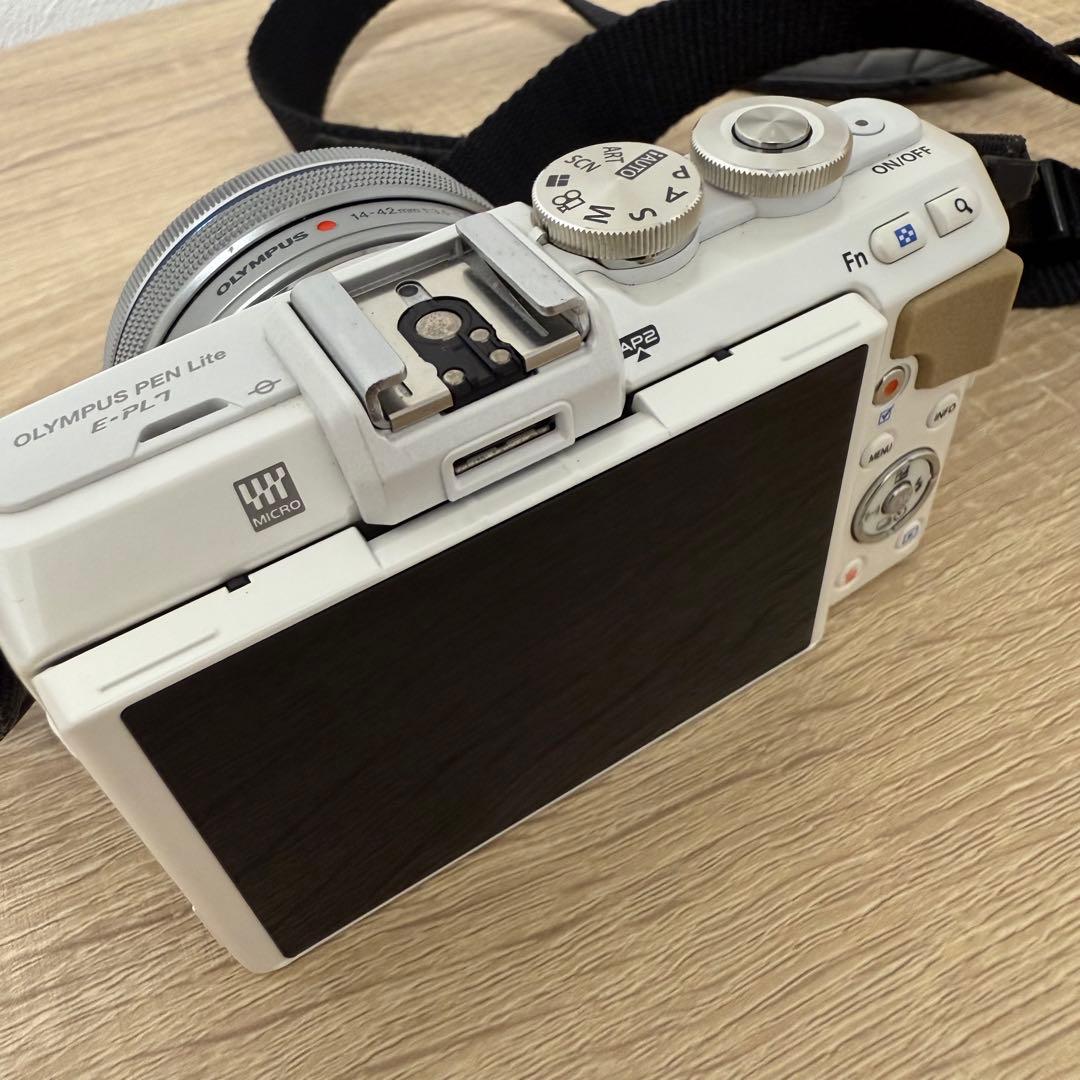 オリンパス ミラーレス一眼OLYMPUS PEN Lite E-PL7 ホワイト