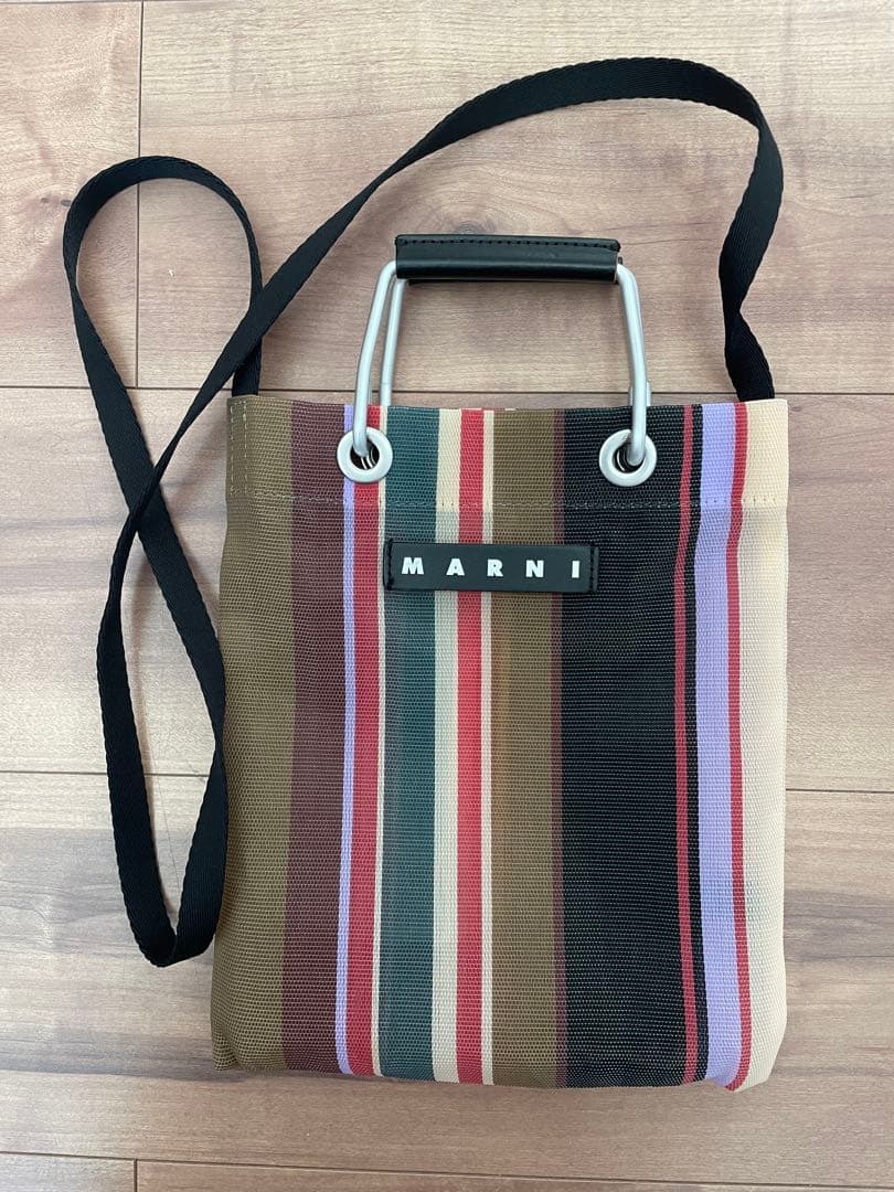 美品　定番MARNI マルニ フラワー カフェ ストライプミニショルダーバッグ