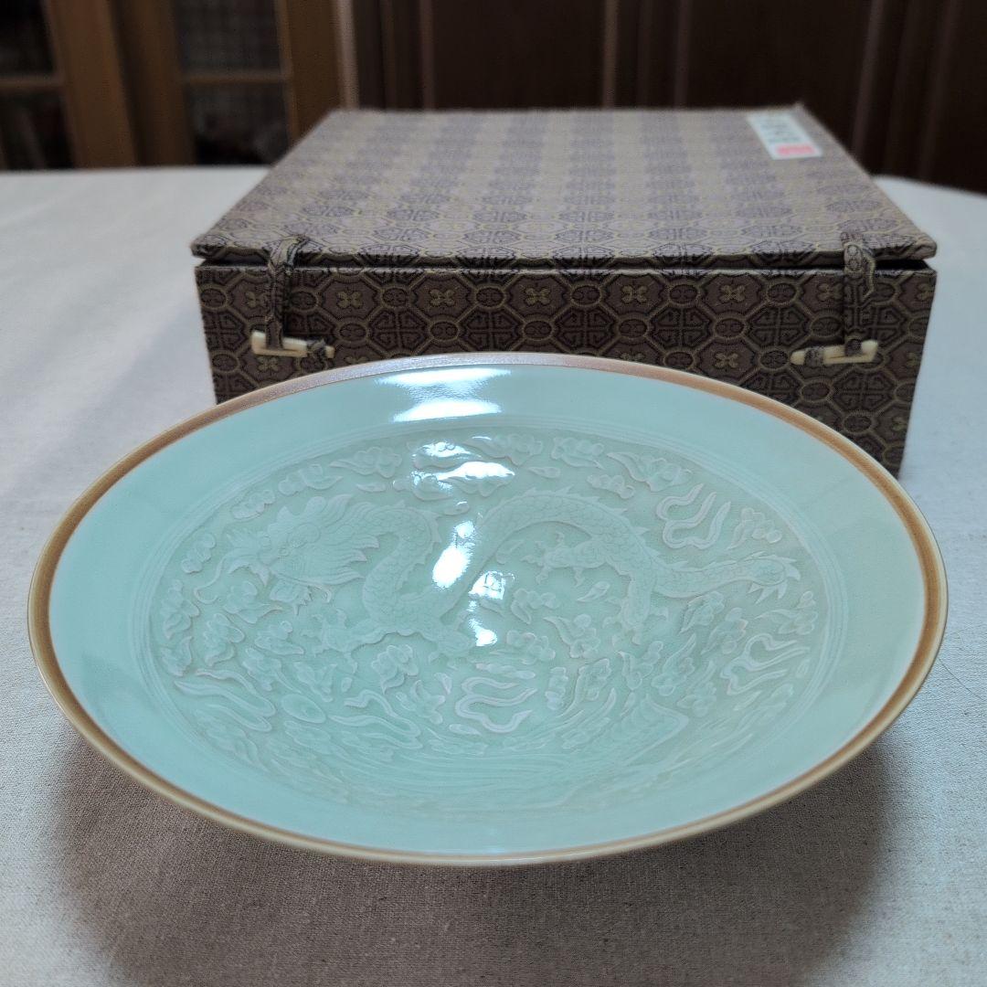 茶道具　青磁平茶碗　龍と鳳凰の図柄　化粧箱入