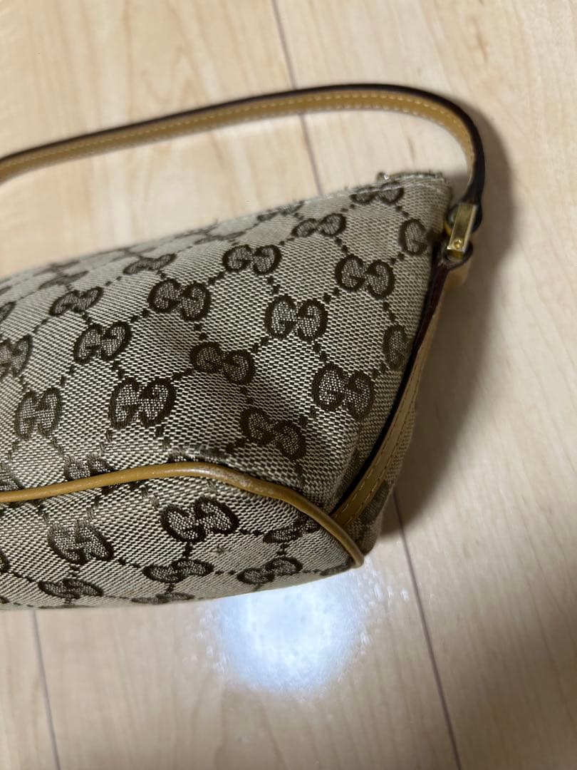 GUCCI ベージュ GGパターン アクセサリーポーチ　ハンドバッグ