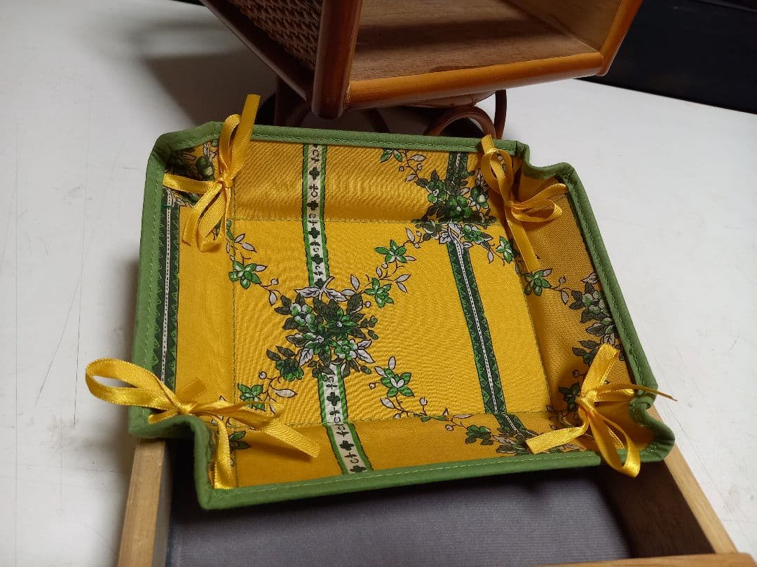 非売品　メナード　ノベルティ　ラタン　ガラス　ディスプレイ　ケース　美品