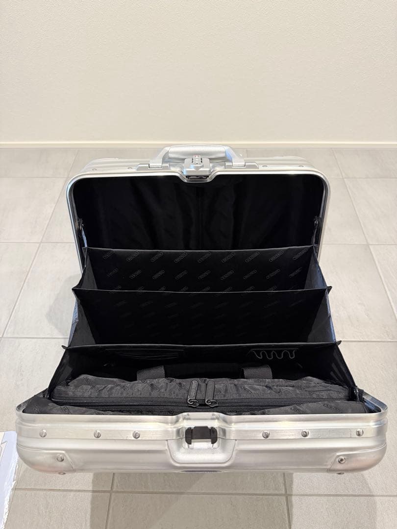 【廃盤品】リモワ トパーズ ビジネストローリー 928.40 28ℓ 2輪