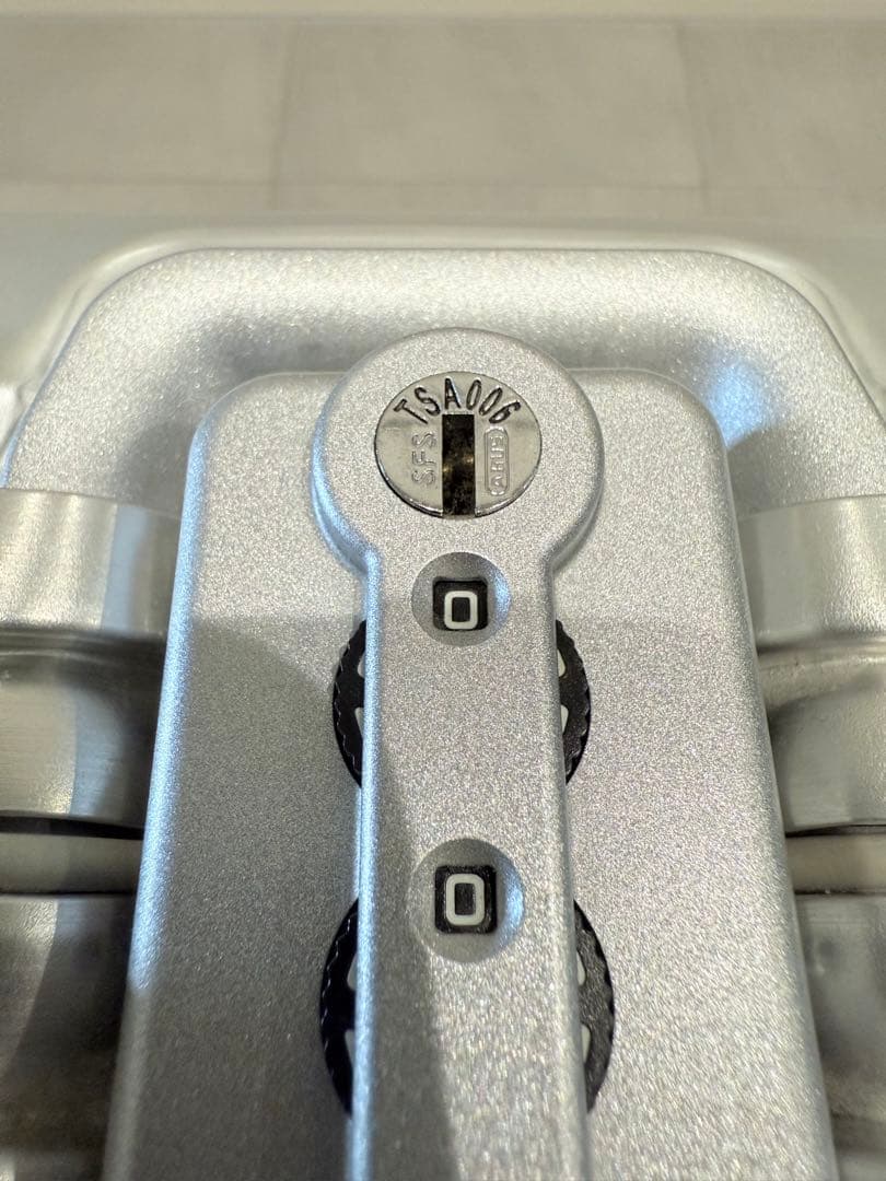 【廃盤品】リモワ トパーズ ビジネストローリー 928.40 28ℓ 2輪