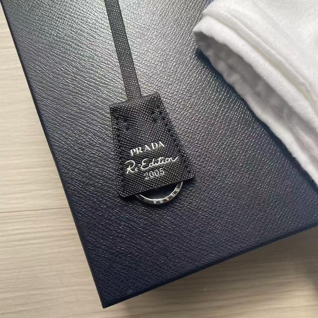 プラダ Re-Edition 2005 Re-Nylon