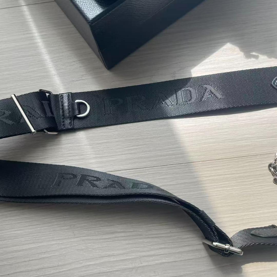 プラダ Re-Edition 2005 Re-Nylon