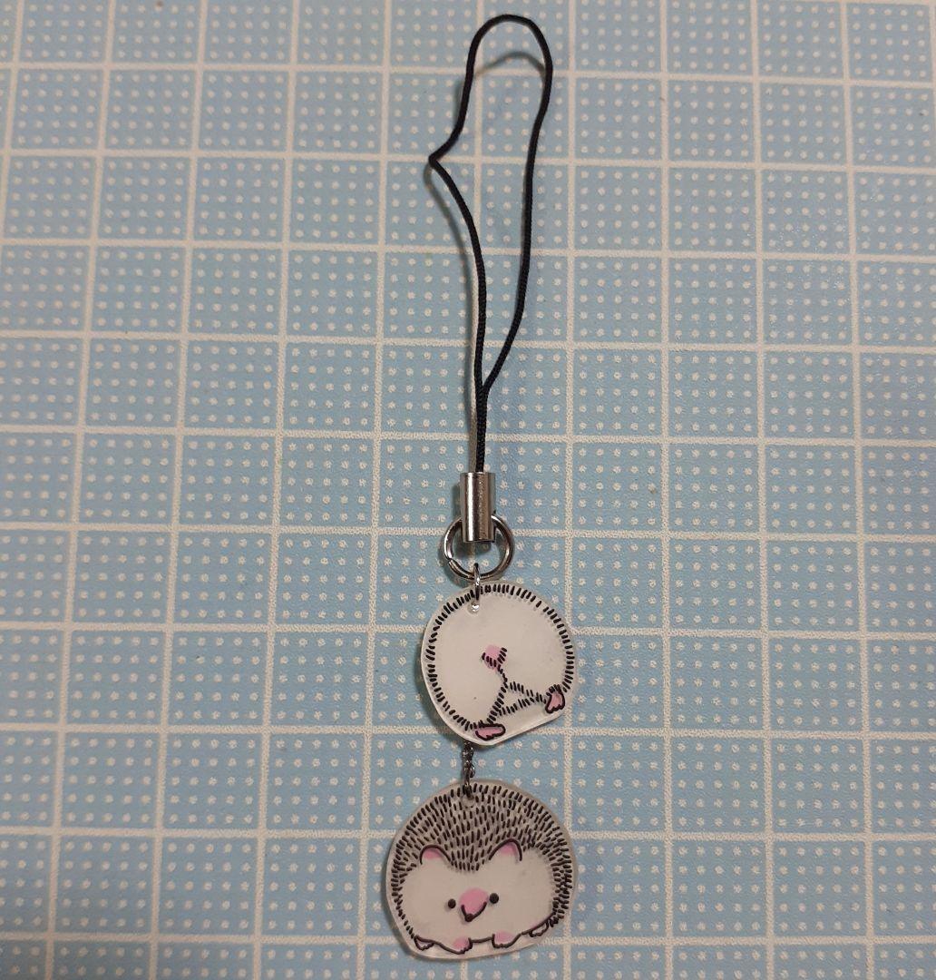 ハンドメイド　ハリネズミとお尻のストラップ　大きめ　カニカンに変更可能です。