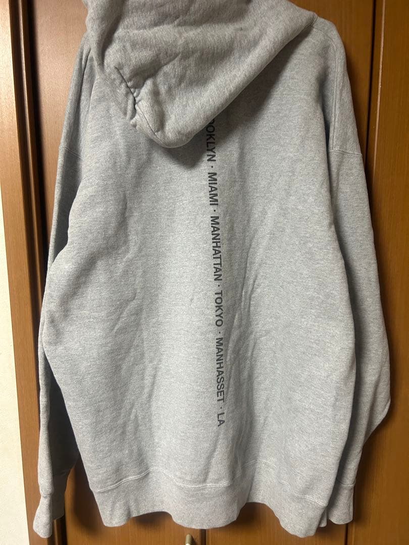 KITH TREATS フード付きパーカー グレーXL