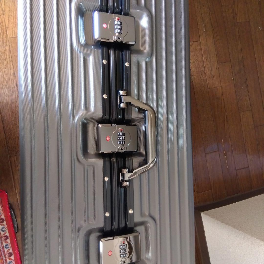 キャリーケース シルバー　トラベル　アルミフレーム　スーツケース