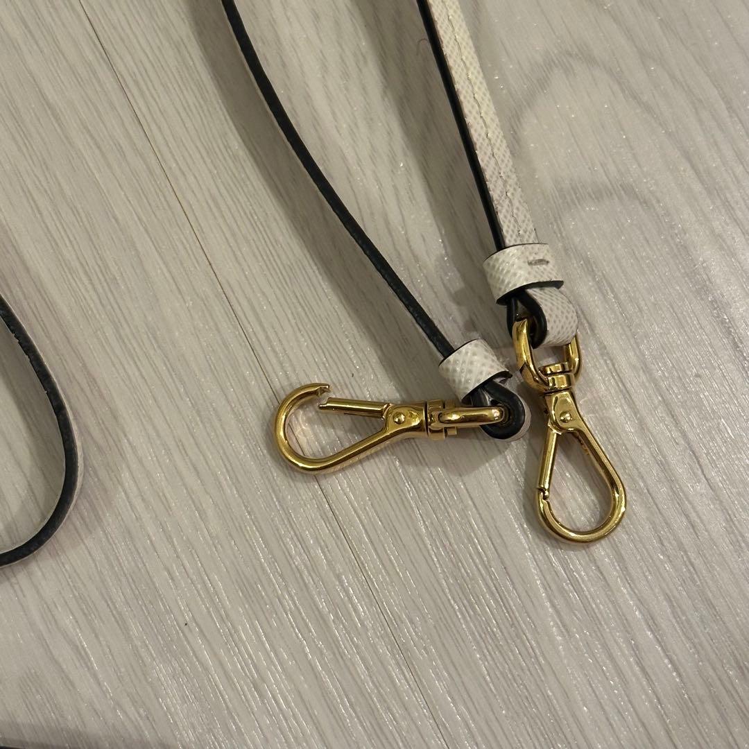 美品✨PRADA サフィアーノトライアングル iPhone14proケース