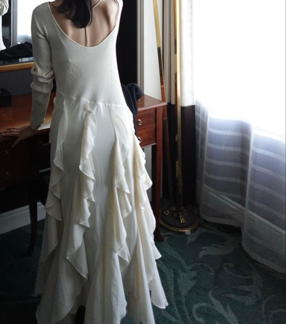 本日限定値下げ‼️Aimeine バックオープンフリルドッキングワンピース完売品