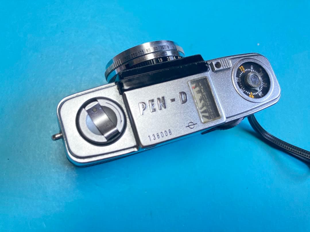 かわいいハーフサイズフィルムカメラ　OLYMPUS PEN D