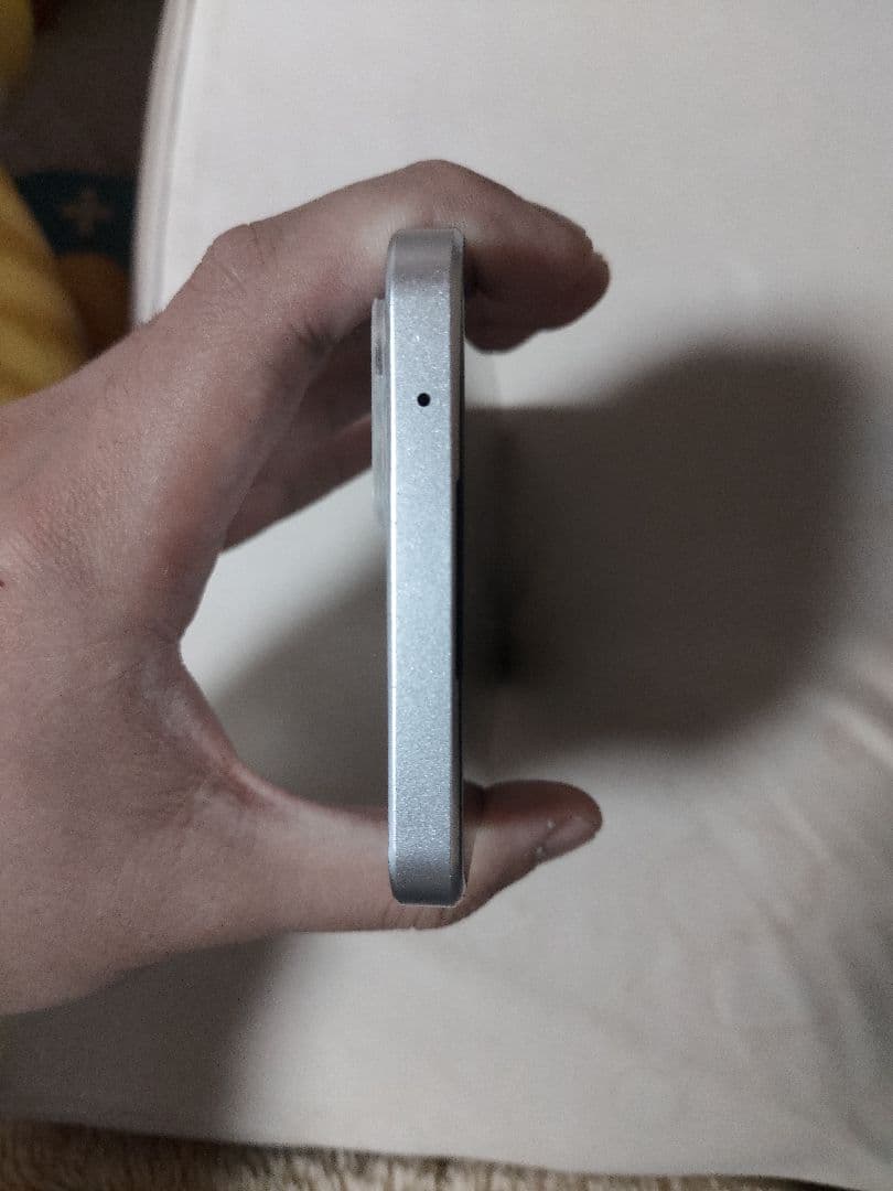 OPPO Reno 9A simフリー　ホワイト　カメラレンズ割れあり