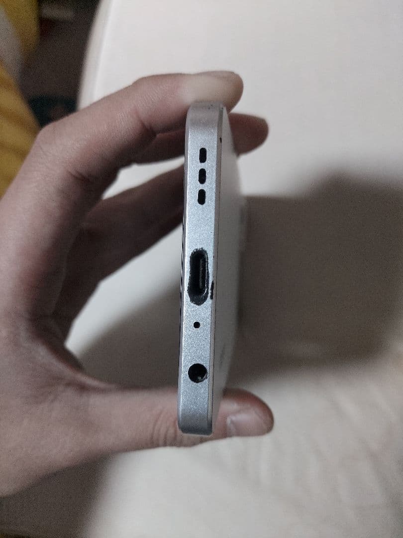 OPPO Reno 9A simフリー　ホワイト　カメラレンズ割れあり