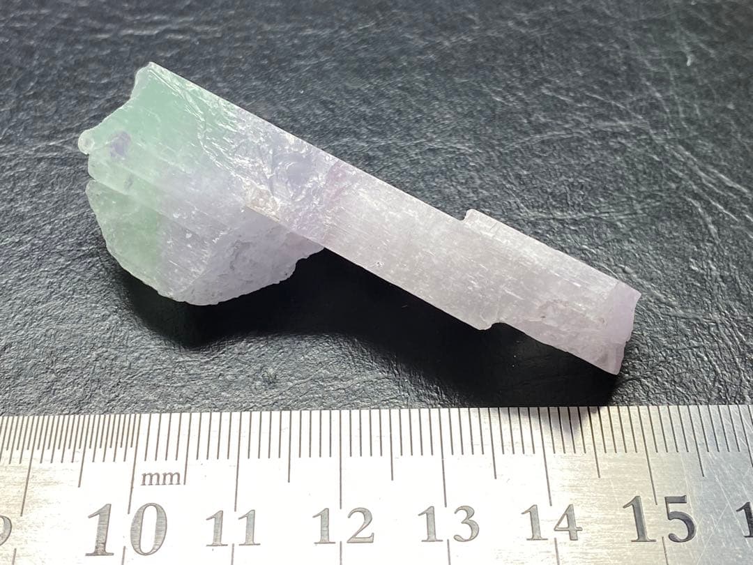 バイカラー　ヒデナイト　(クンツァイト) 36g