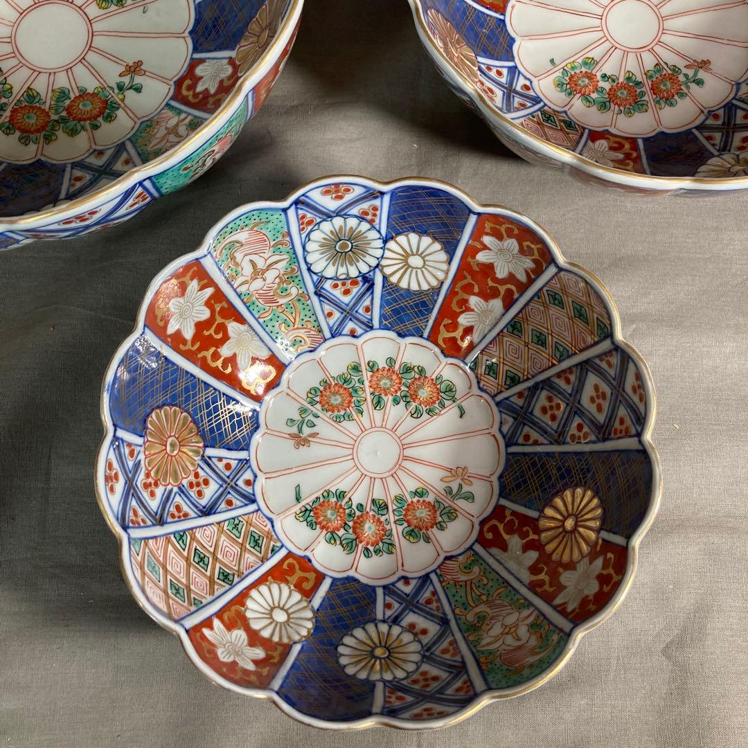 【古伊万里文】古伊万里の伝統　日本の名窯　古伊万里　染錦菊花文　三つ組菊形鉢