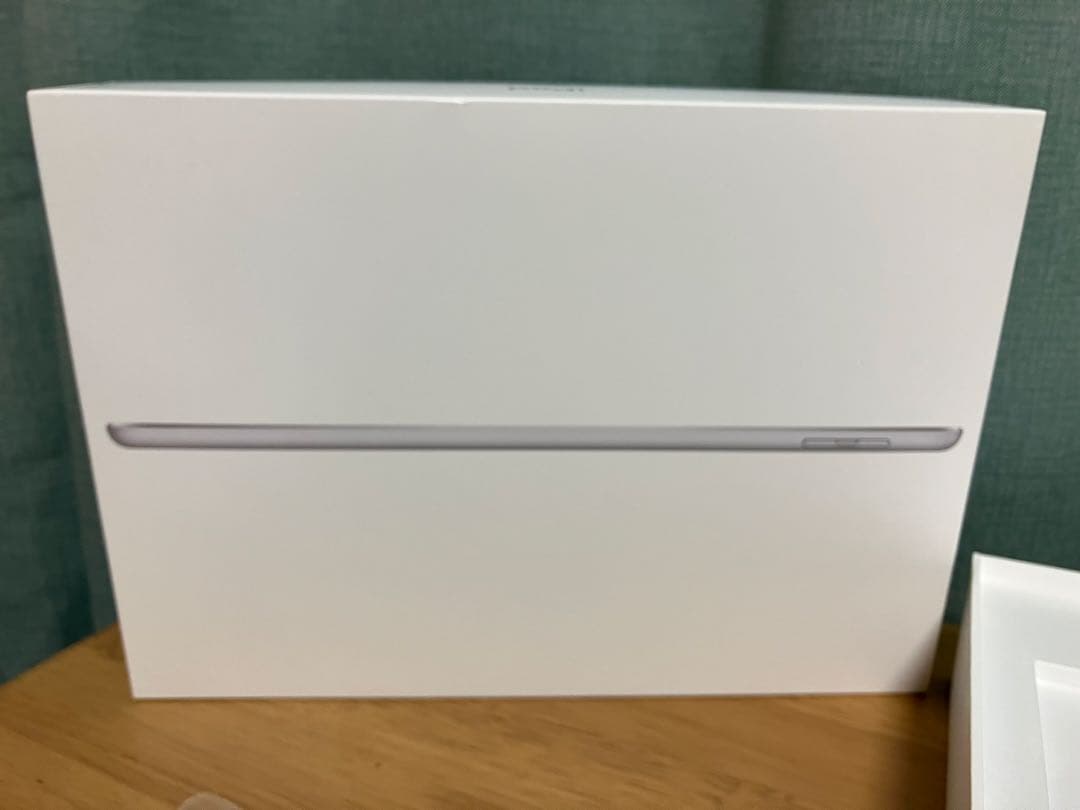 【美品】第6世代　iPad シルバー　Wi-Fi 32GB シートシール付