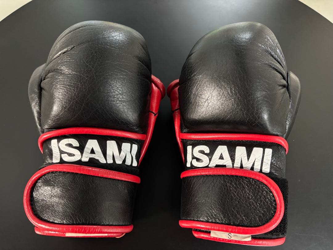 ISAMI パウンドグローブ S 黒/赤