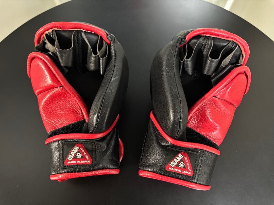 ISAMI パウンドグローブ S 黒/赤