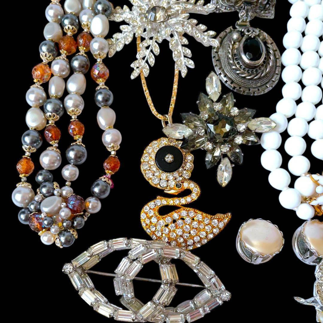 BLACK FRIDAY福袋☆ブラック&クリアカラー19点☆ブランドブローチ多数