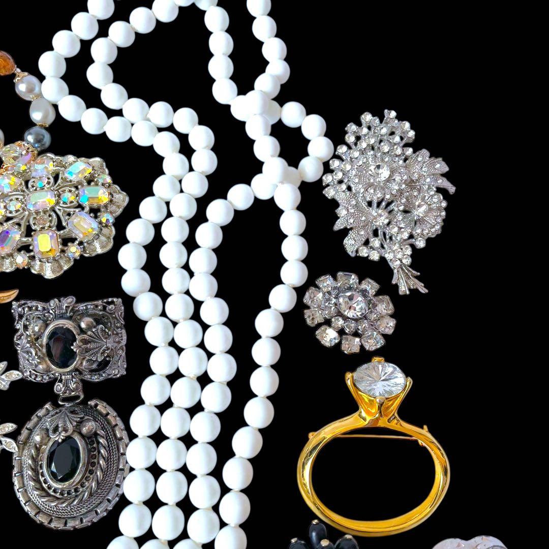 BLACK FRIDAY福袋☆ブラック&クリアカラー19点☆ブランドブローチ多数