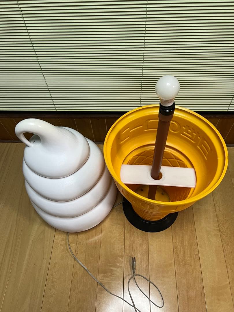 ニッセイ　ソフトクリーム型照明