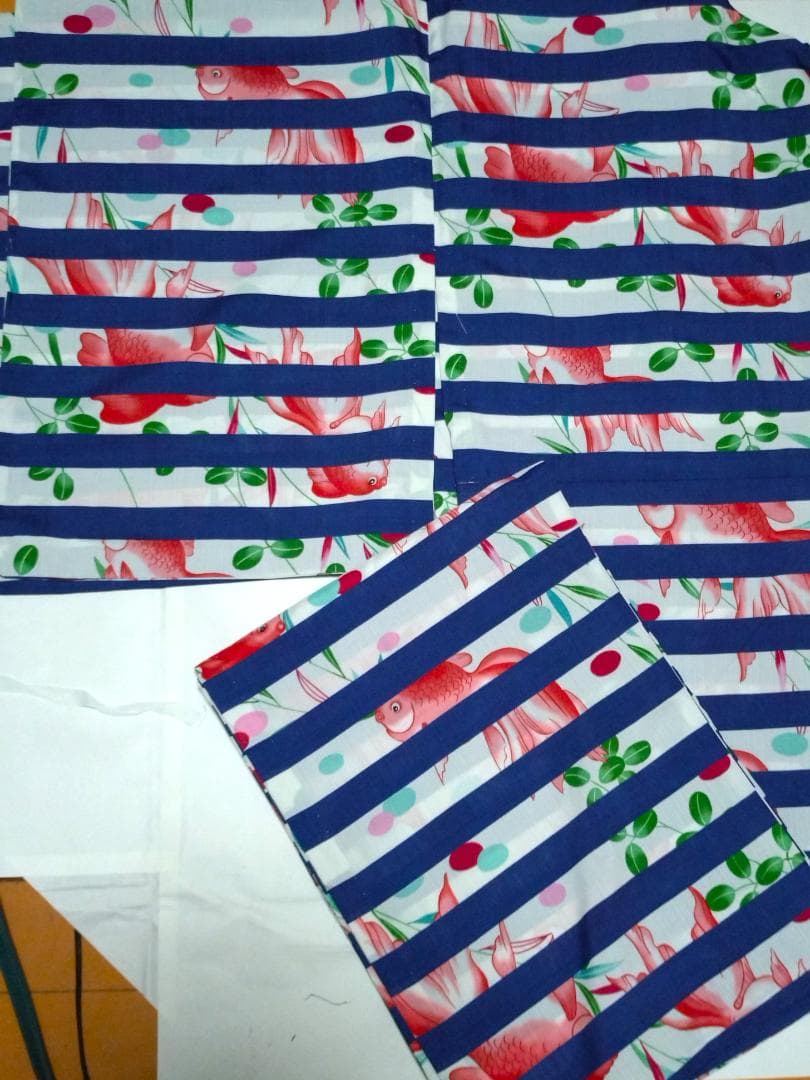 7/21限定価格★ふりふ　着用1回・青ボーダーに赤金魚柄