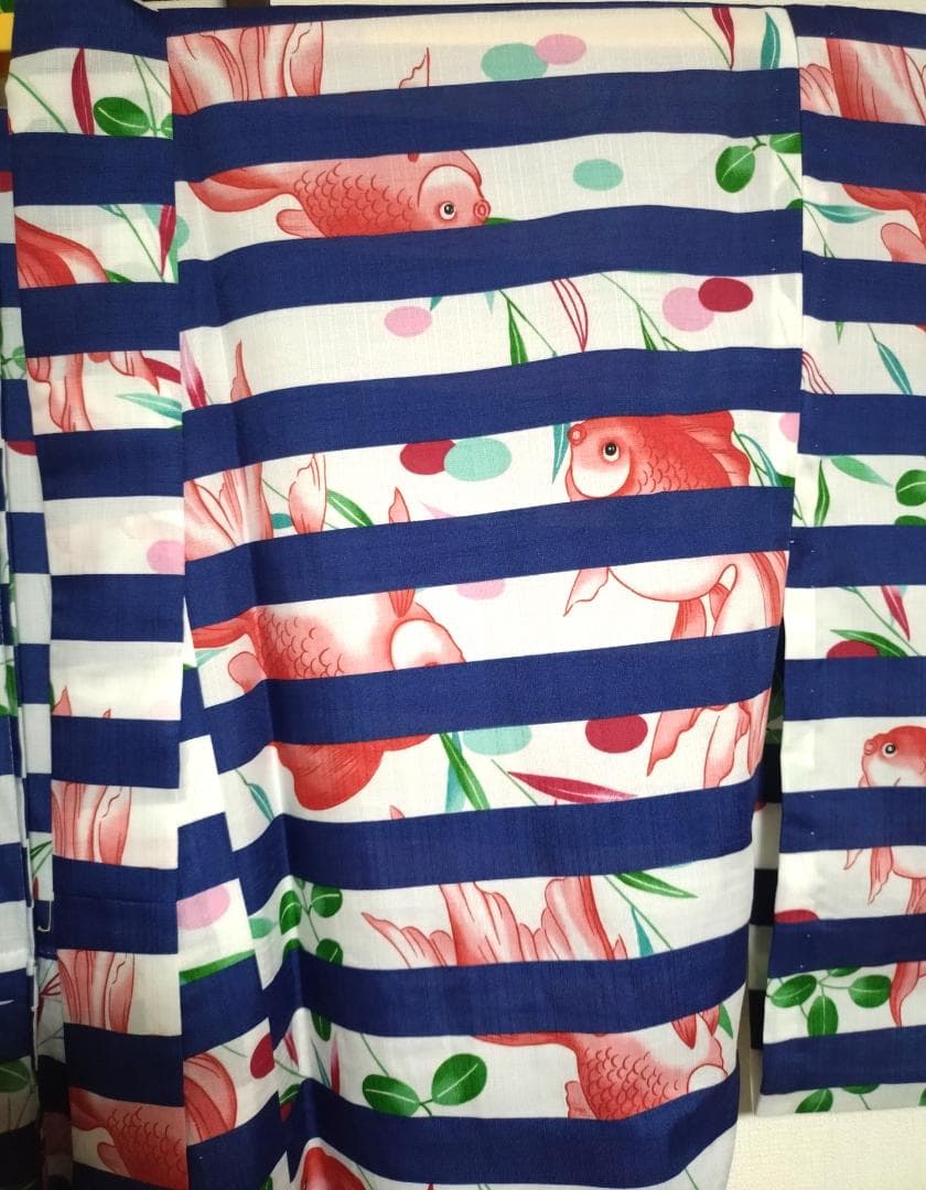 7/21限定価格★ふりふ　着用1回・青ボーダーに赤金魚柄