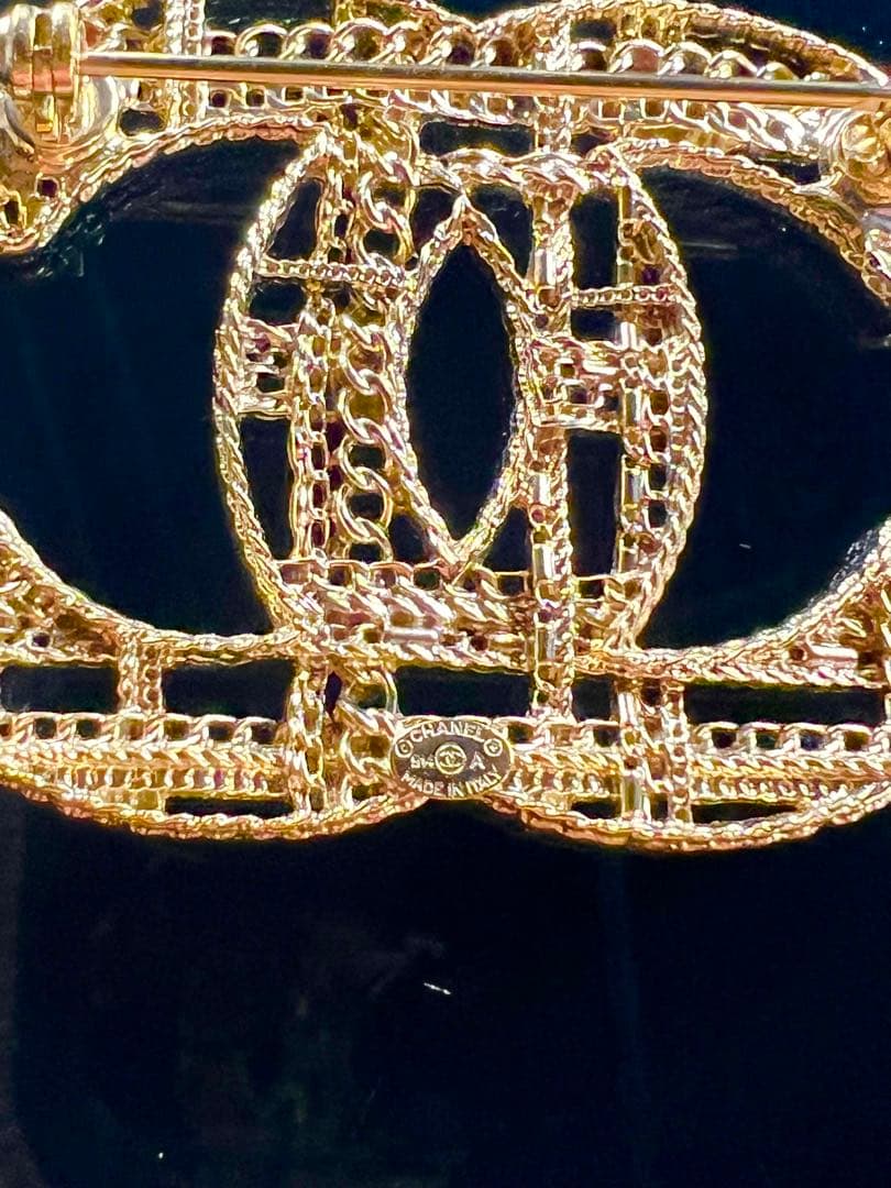 【鑑定済み】CHANEL ゴールド ロゴ ブローチ