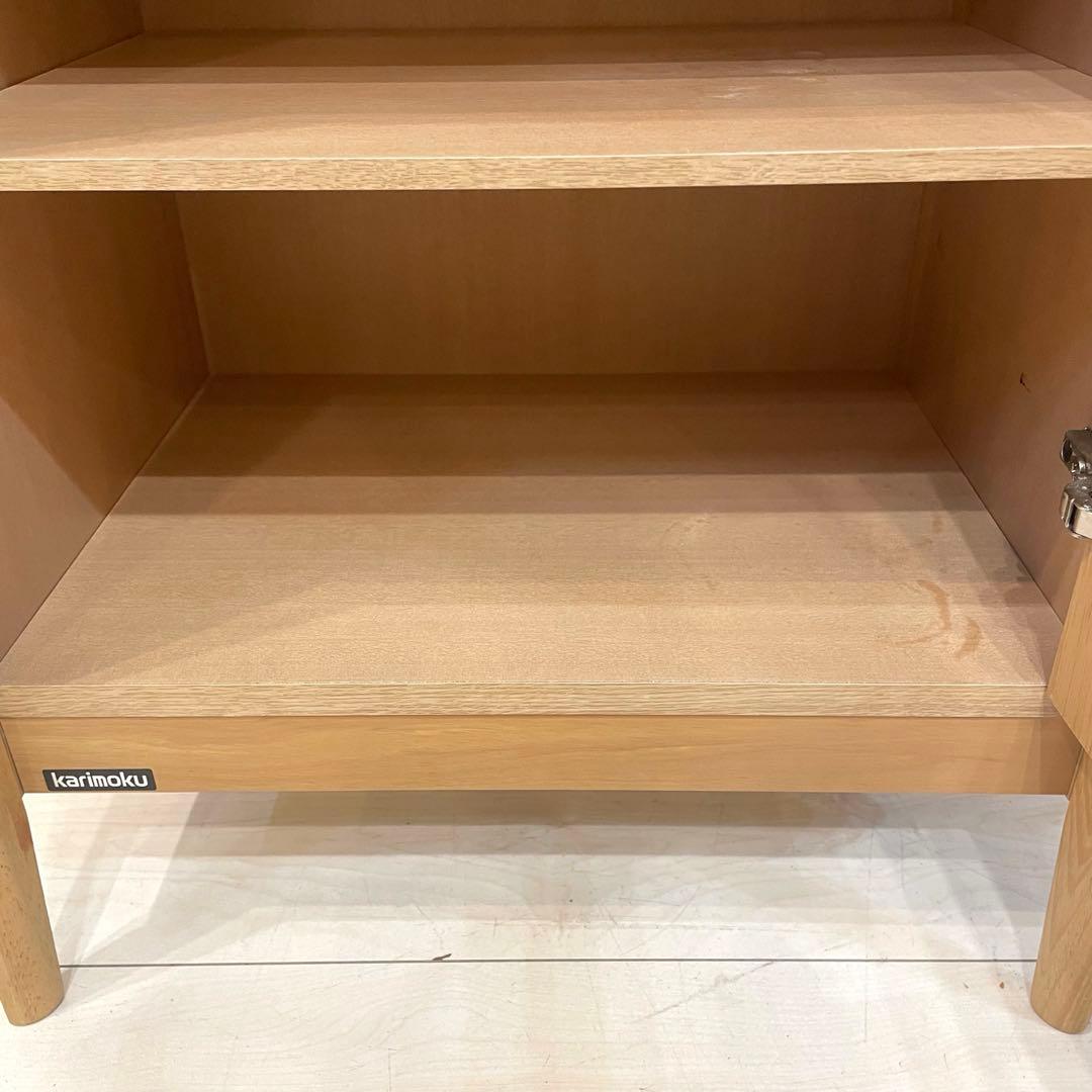 【美品】karimoku キャビネット 収納棚 ガラス扉 コンセント付