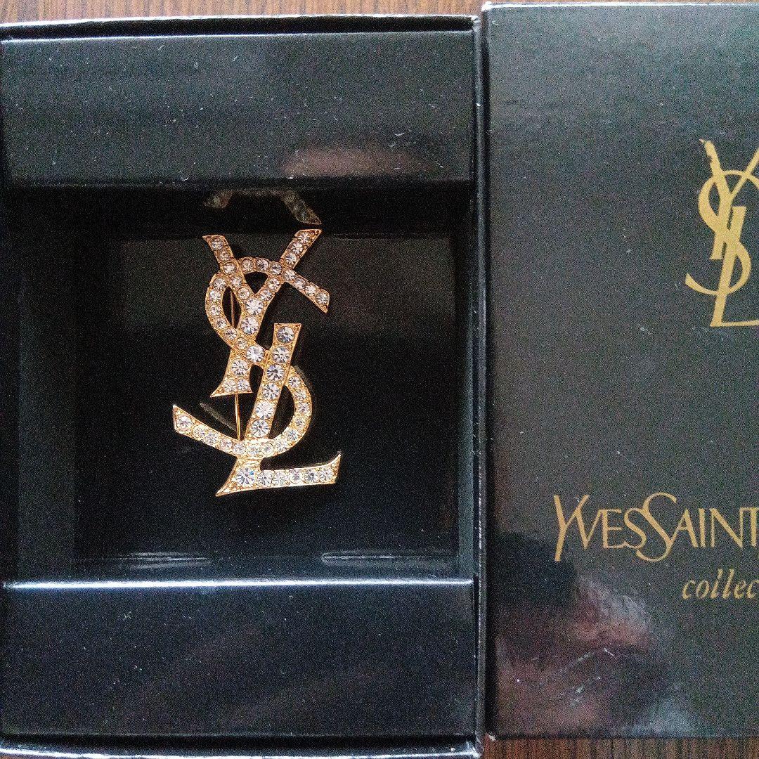 イブサンローランロゴラインストーンブローチお値下しました25000円