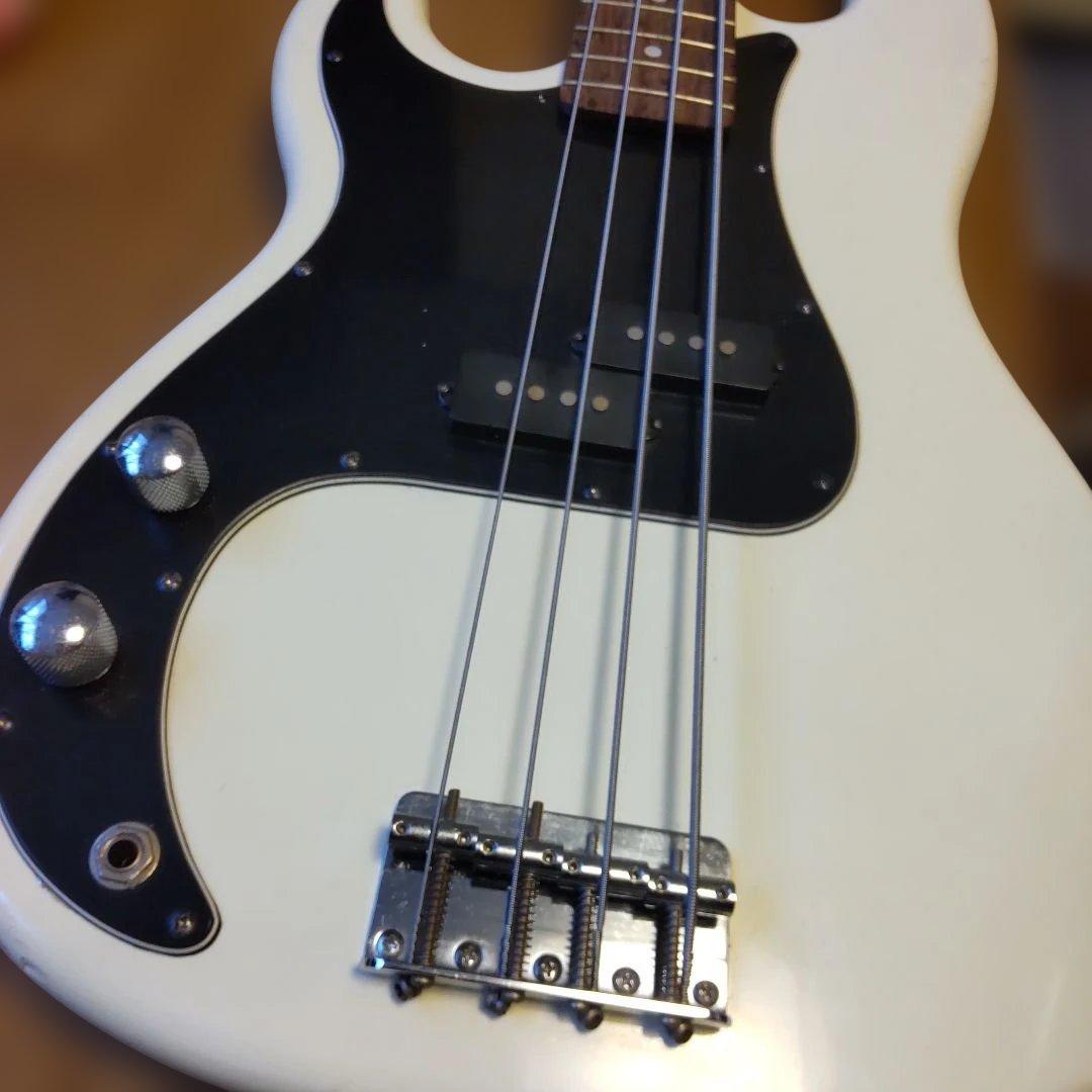 値下げ！左きき用セルダーエレキベース、B.C.大型アンプ、各種付属品付