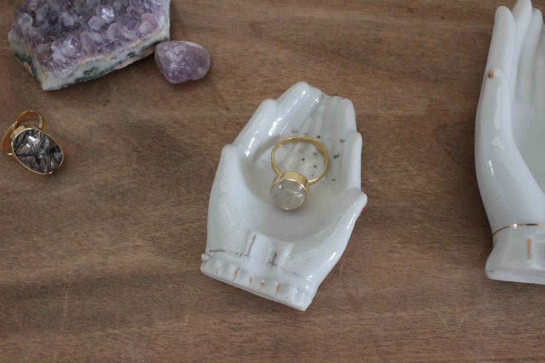 【A】ホワイトハンドモチーフ/Made in Japan /陶器製・小物入れ