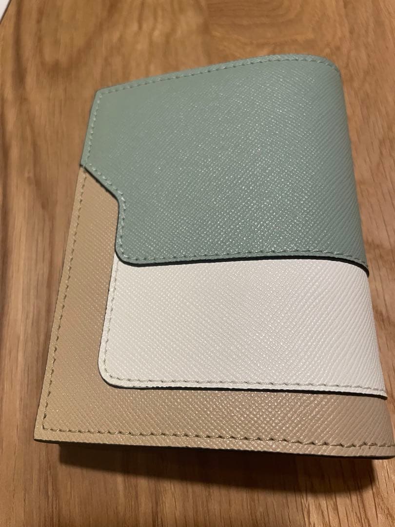 【新品・未使用】MARNI 二つ折り財布 PFMOQ14U13 LV520