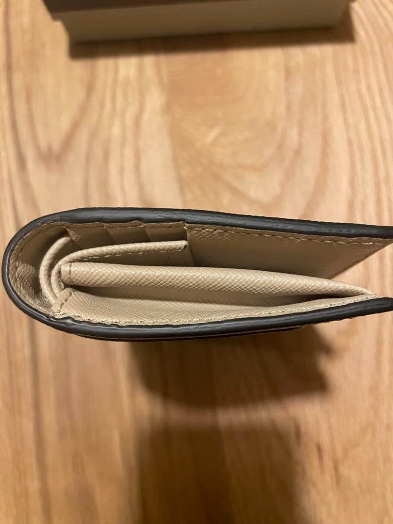 【新品・未使用】MARNI 二つ折り財布 PFMOQ14U13 LV520