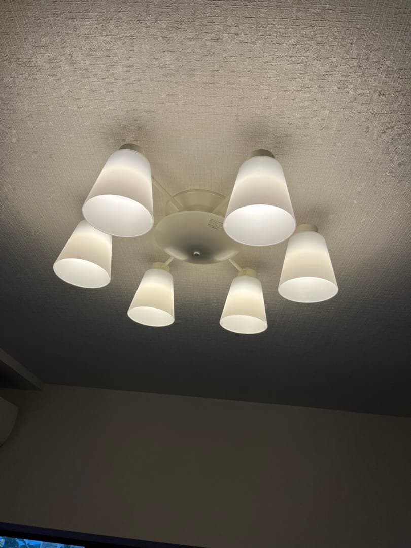 6灯シーリングライト ホワイト　ペンダント