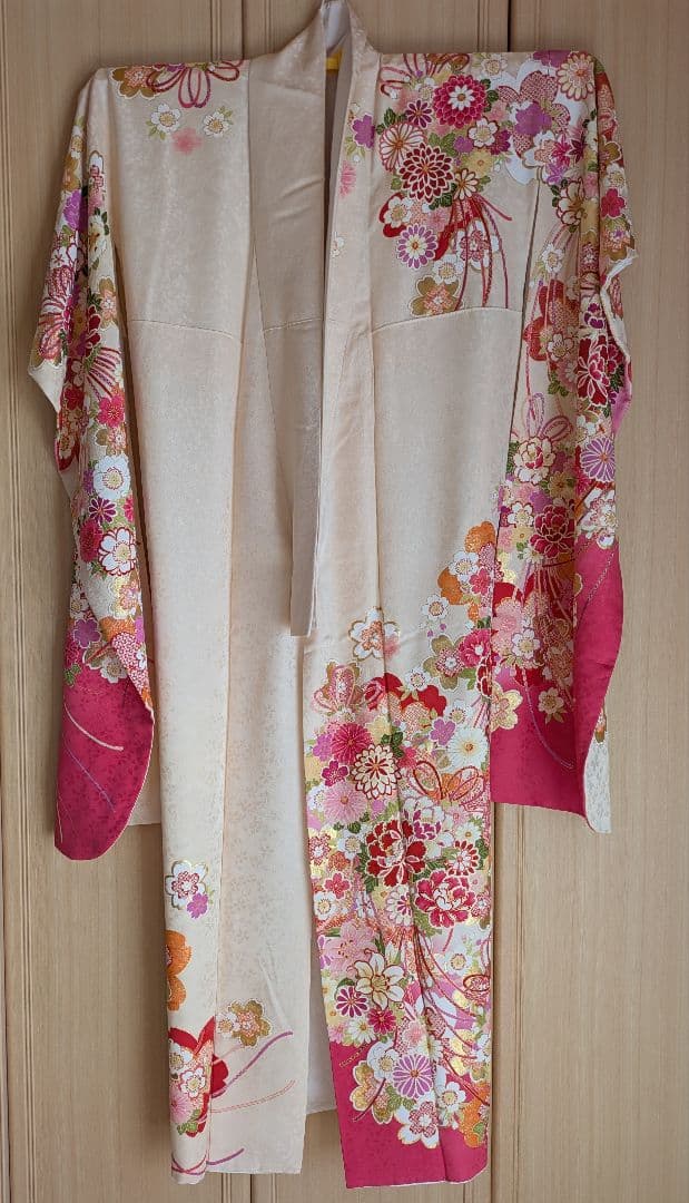 華やかでかわいい花柄 クリームピンクの振袖と小物フルセット バック 草履 髪飾り