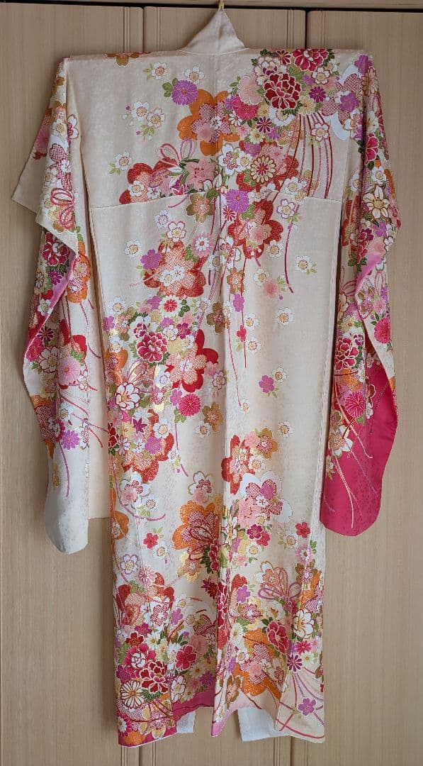 華やかでかわいい花柄 クリームピンクの振袖と小物フルセット バック 草履 髪飾り