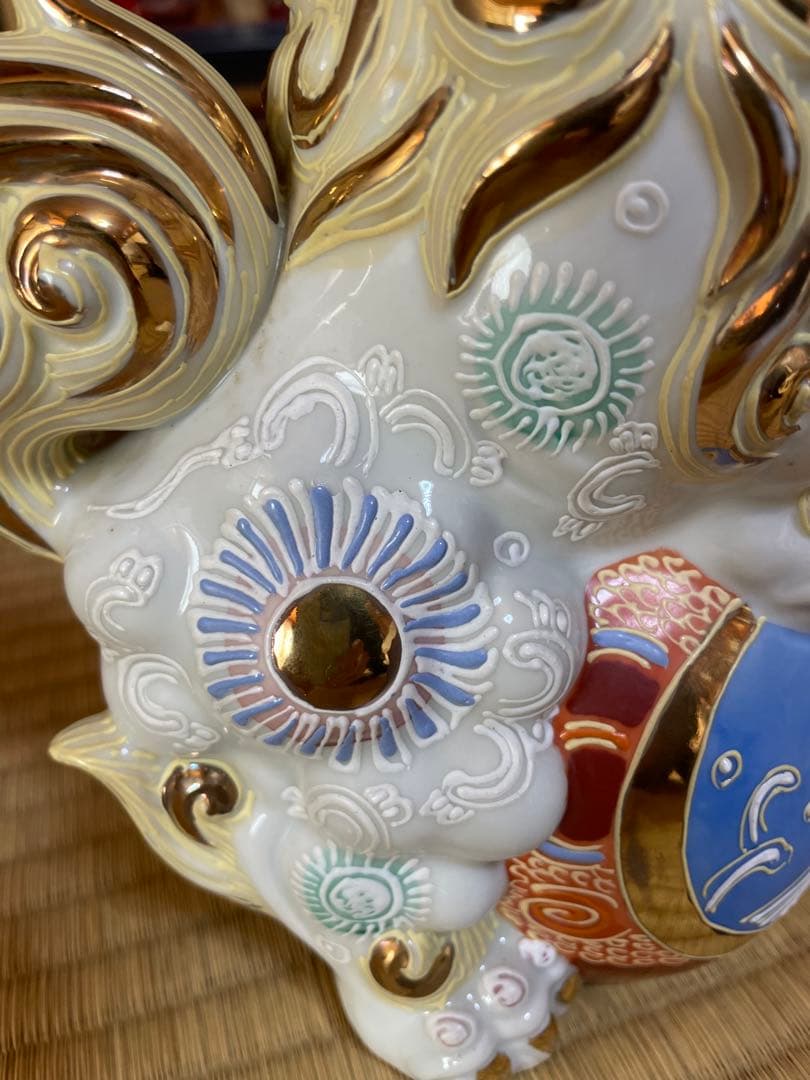 九谷焼　陶器製　獅子の置物 赤・白・金　紅白　工芸品　アンティーク　おめでたい