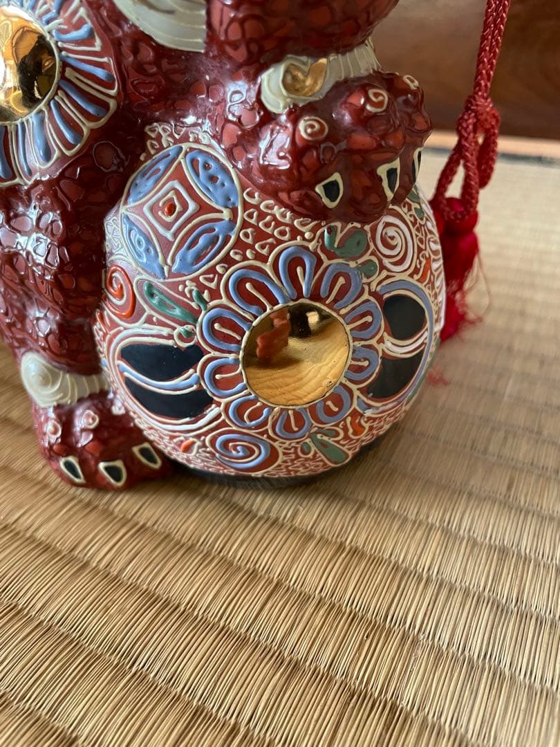 九谷焼　陶器製　獅子の置物 赤・白・金　紅白　工芸品　アンティーク　おめでたい