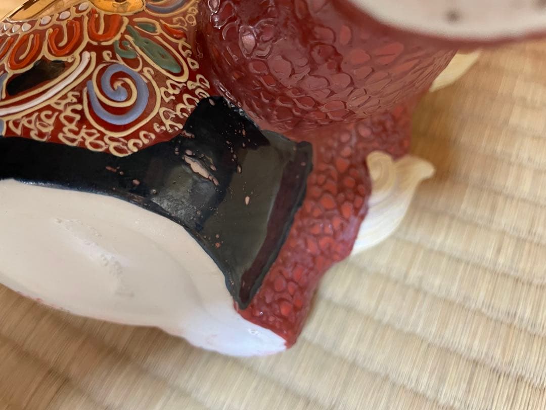 九谷焼　陶器製　獅子の置物 赤・白・金　紅白　工芸品　アンティーク　おめでたい
