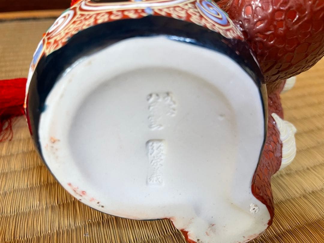 九谷焼　陶器製　獅子の置物 赤・白・金　紅白　工芸品　アンティーク　おめでたい