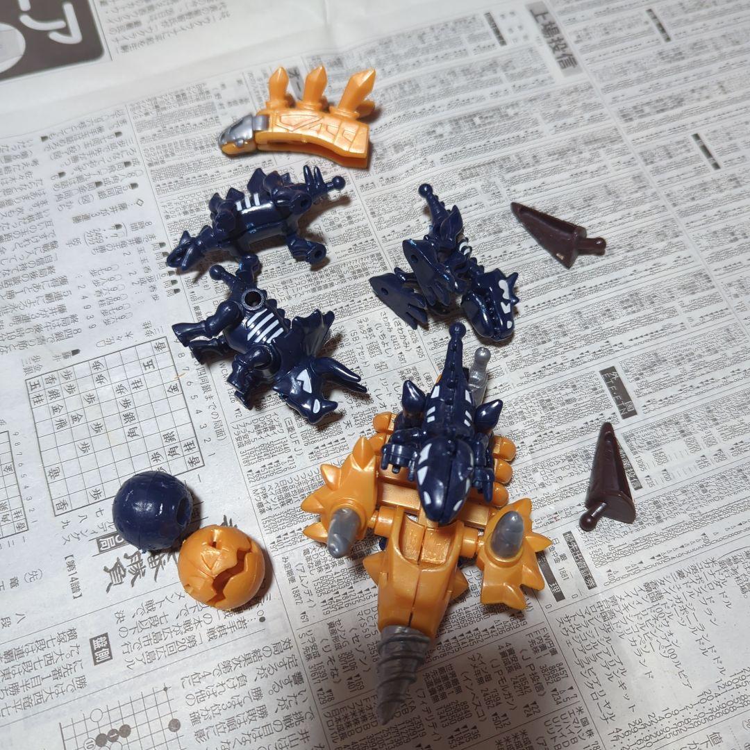 ほねほねザウルスまとめ売り（ダークほねほねザウルス秘密基地付き）