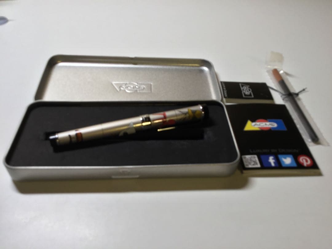 アクメ／ボールペン　イームズチェア