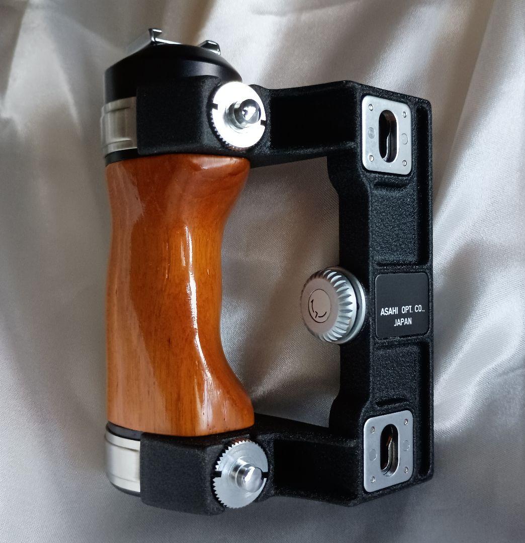 ほぼ無傷で綺麗。PENTAX 6 X 7 中判カメラ　バケペン ウッドグリップ