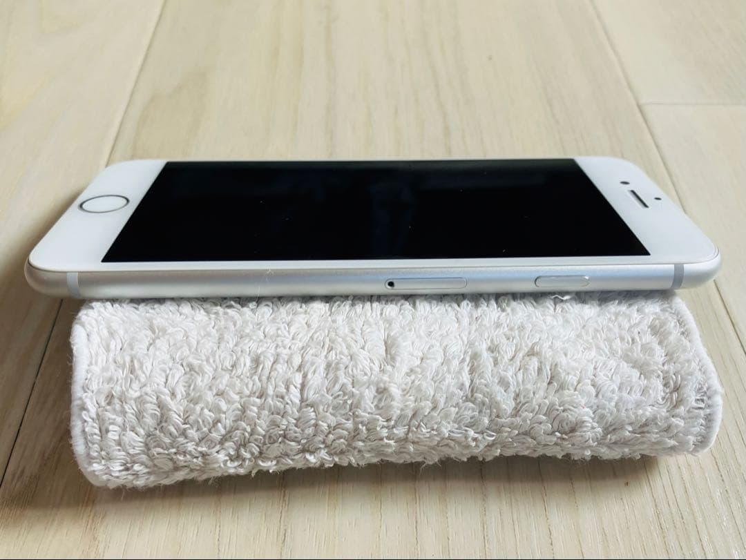 iPhone 8 スペースグレイ 64GB 動作確認済