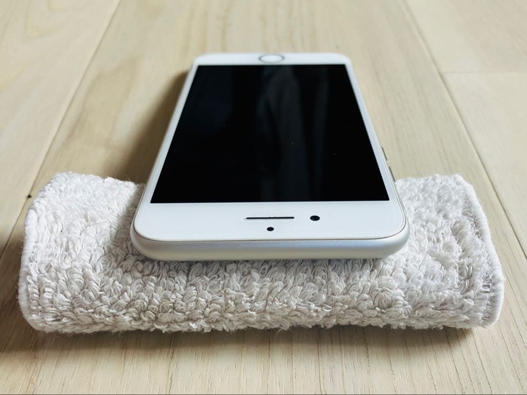 iPhone 8 スペースグレイ 64GB 動作確認済