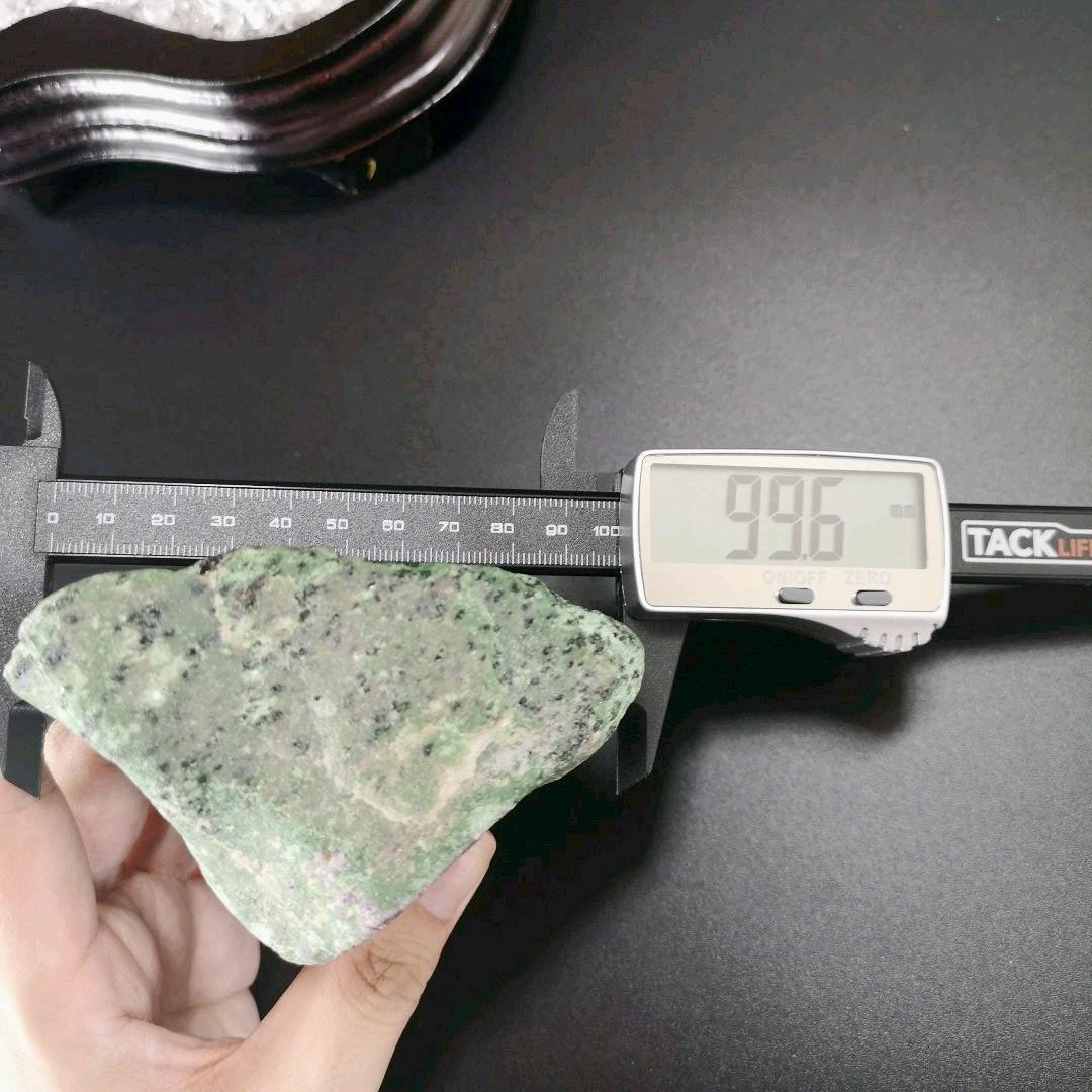 レア物　ルビーインゾイサイト　ルビー　天然石　原石　鉱物　コランダム　魔除け